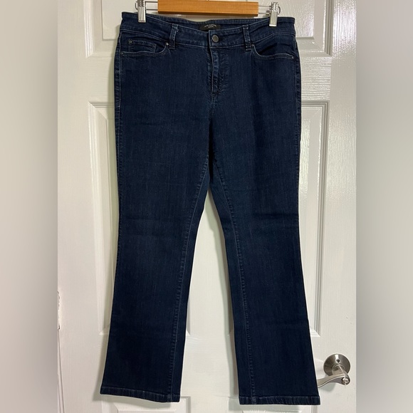 ✨Ann Taylor 5 pockets Bootcut Jeans/Denim - Picture 1 of 5